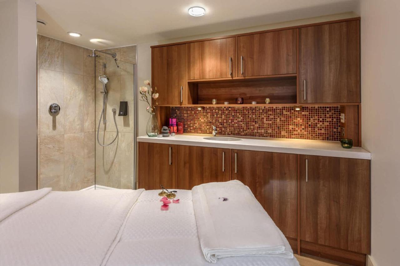 Spacious Primrose Lodge For 6 With Hot Tub At A Spa Resort Chudleigh Esterno foto