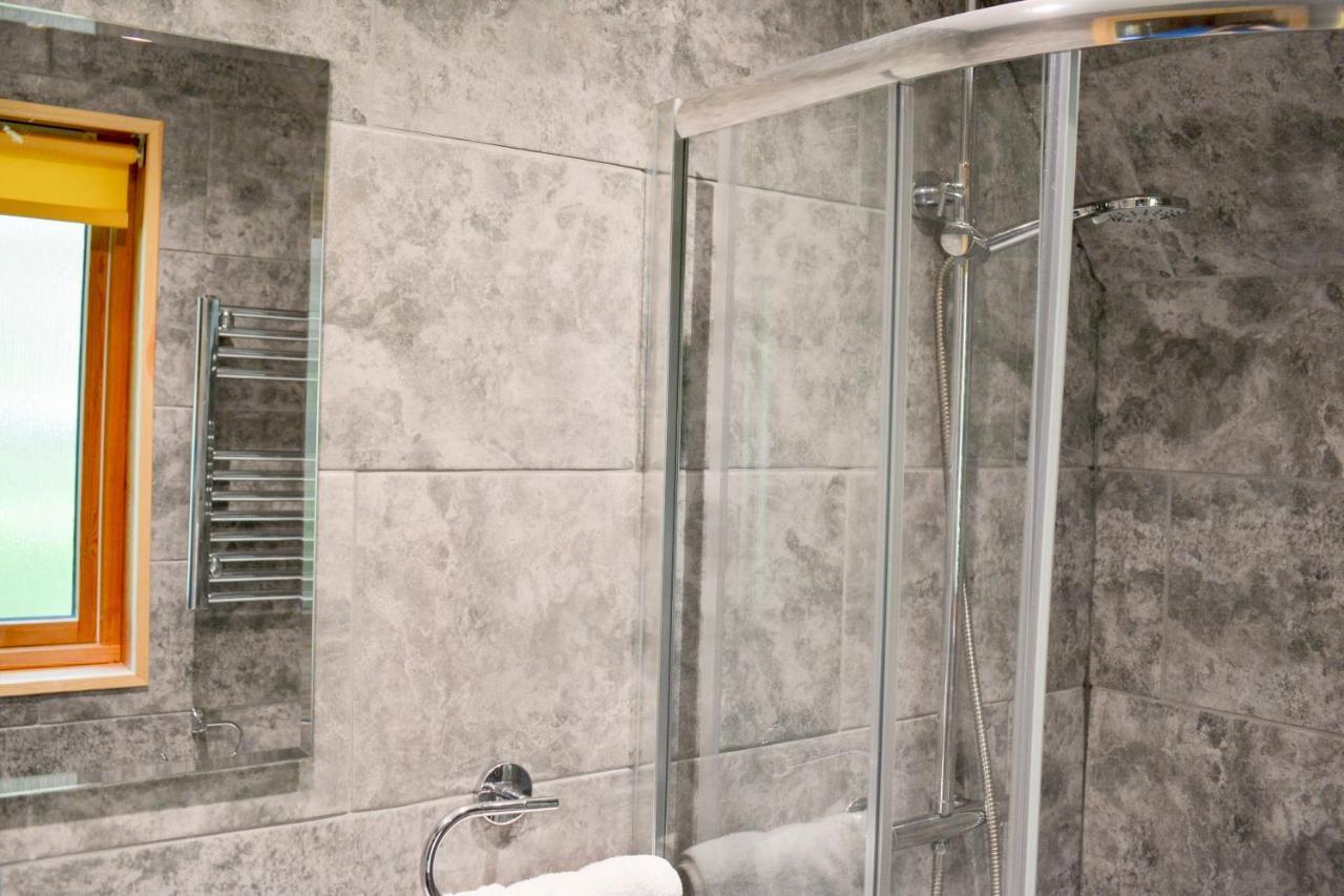 Spacious Primrose Lodge For 6 With Hot Tub At A Spa Resort Chudleigh Esterno foto