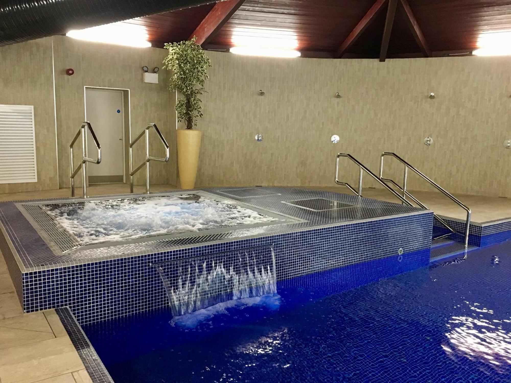 Spacious Primrose Lodge For 6 With Hot Tub At A Spa Resort Chudleigh Esterno foto