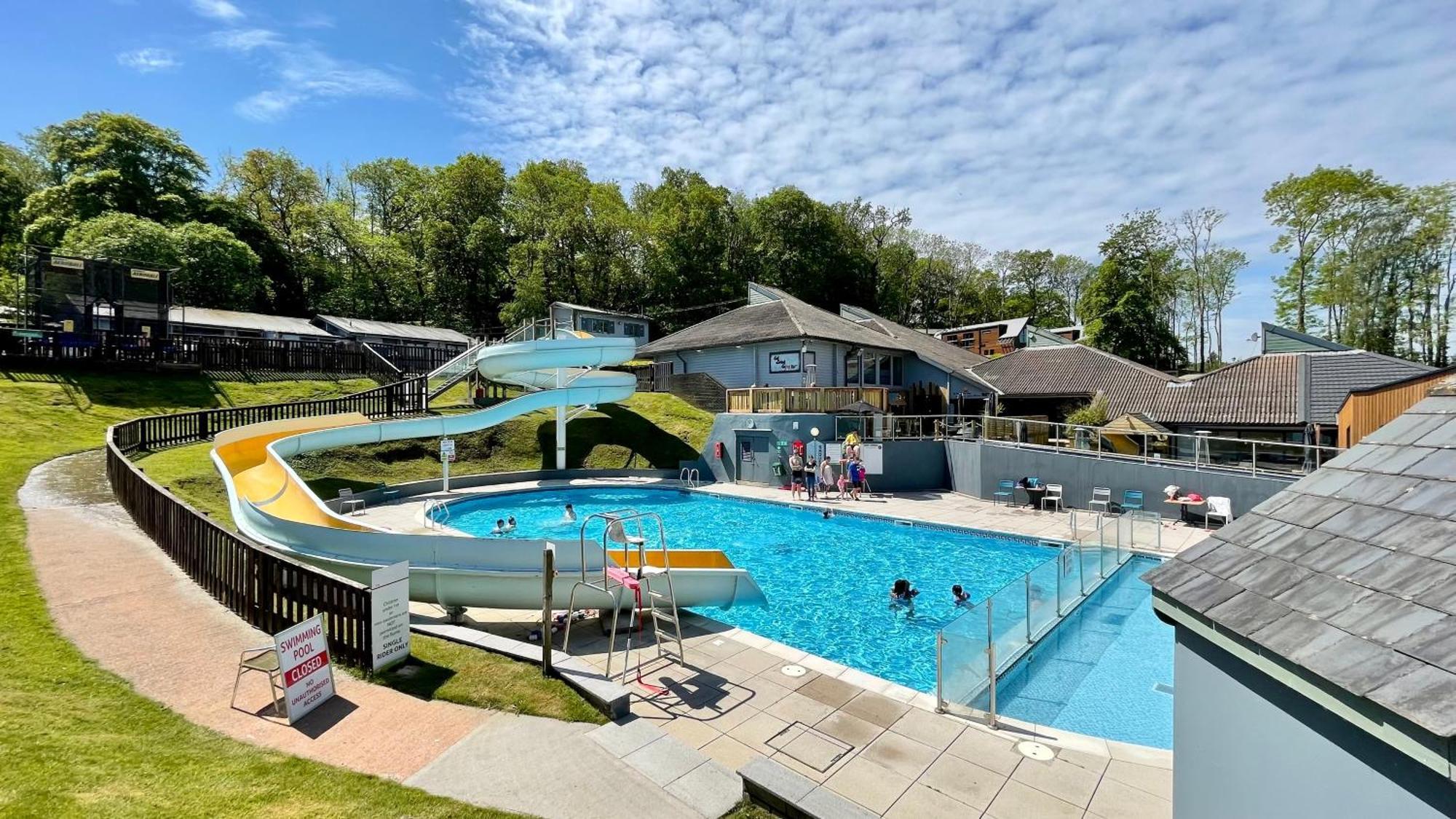 Spacious Primrose Lodge For 6 With Hot Tub At A Spa Resort Chudleigh Esterno foto